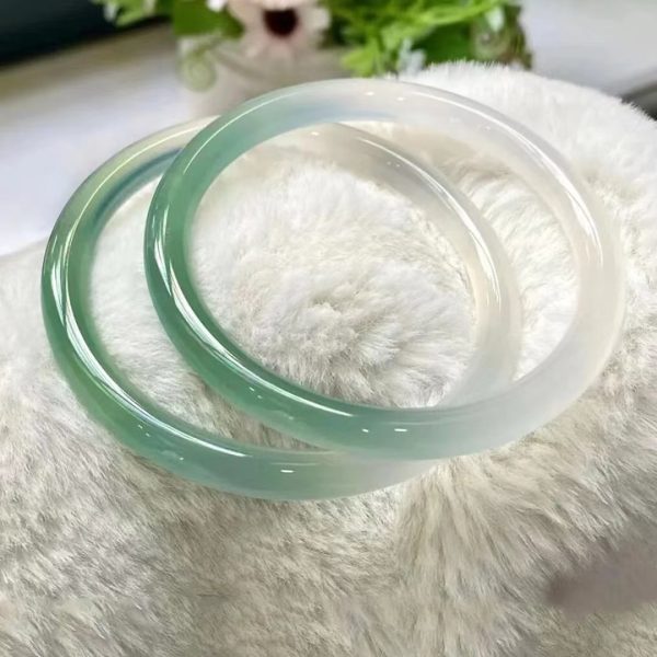 Moistening chalcedony bracelet-125